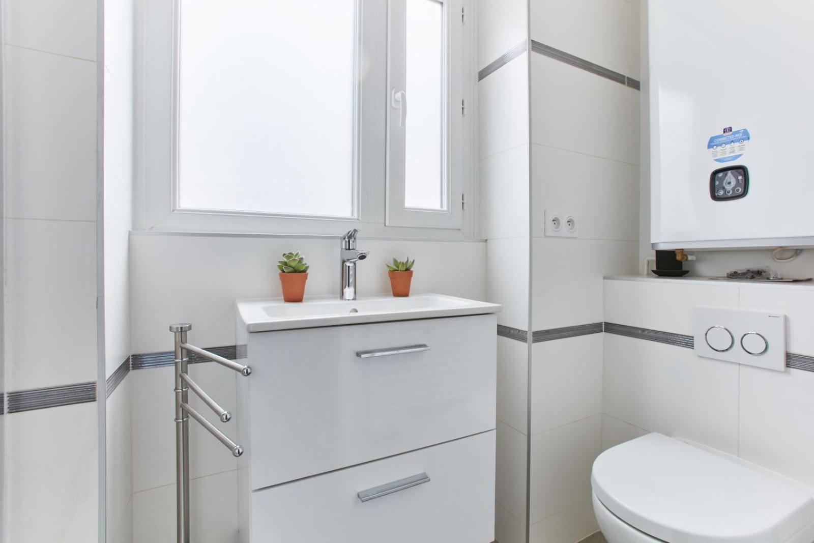 Cosy Montmartre 2Br Apartment Париж Екстериор снимка